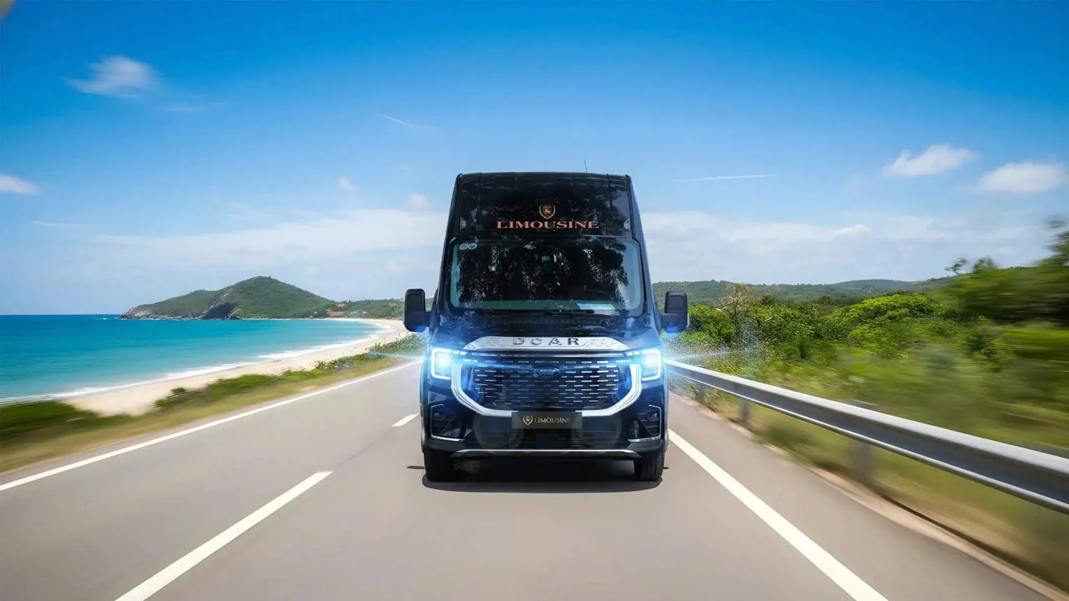 Xe du lịch phục vụ hành trình khám phá miền Trung